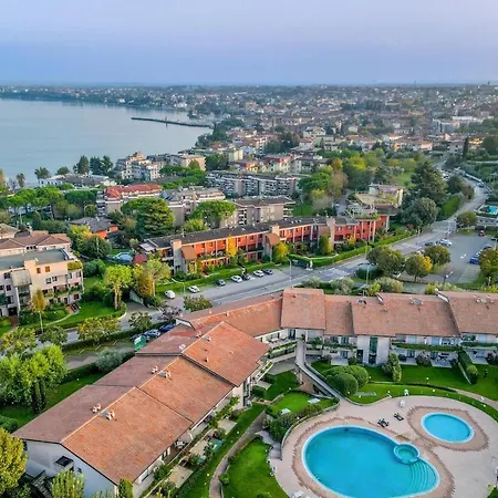 Vista E Piscina - Di Design A Desenzano *