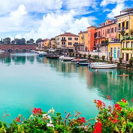 Vista E Piscina - Di Design A Desenzano Apartamento *