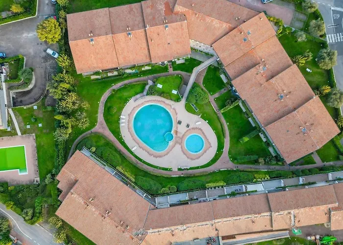 Vista E Piscina - Di Design A Desenzano Apartamento