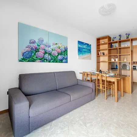 Vista E Piscina - Di Design A Desenzano Lägenhet