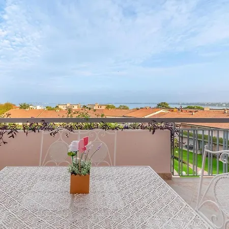 Vista E Piscina - Di Design A Desenzano Lägenhet